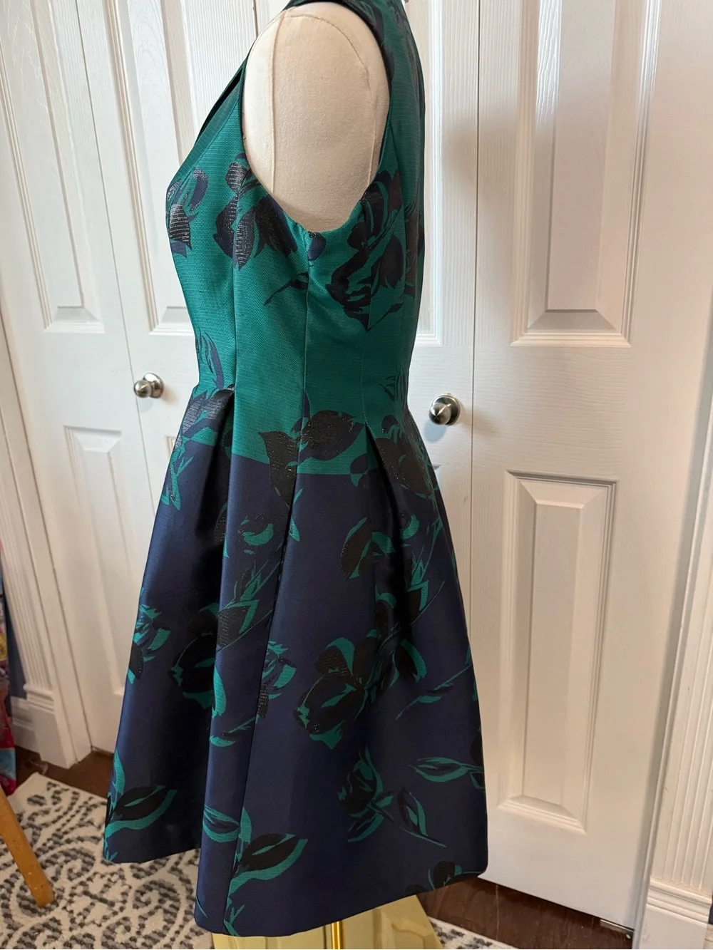 Vince Camuto Emerald & Navy Floral Jacquard Fit & Flare Cocktail Dress Sz 4 - Picture 5 of 12